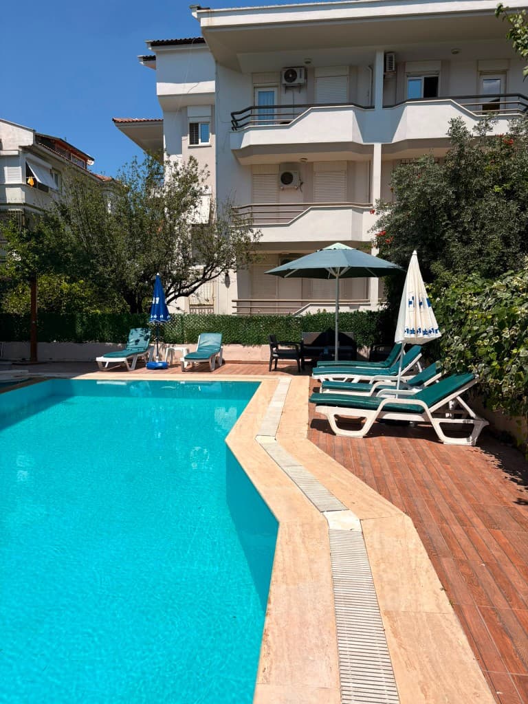 Erden Homes havuz kenarı